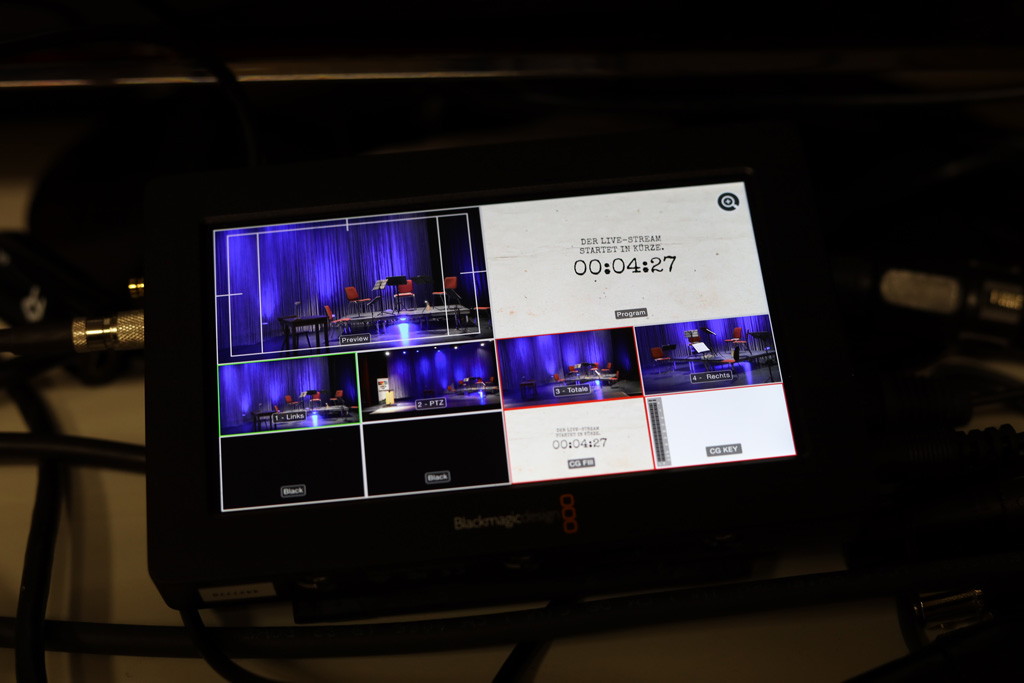 ein kleiner Kontrollmonitor - man sieht 5 einzelne Kamerabilder und das Live-Bild mit Text: Der Live-Stream startet in Kürze. 00:04:27 (min)